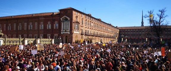 Migliaia di persone in piazza a Torino per il 15 marzo: presente anche Casa dell’ambiente